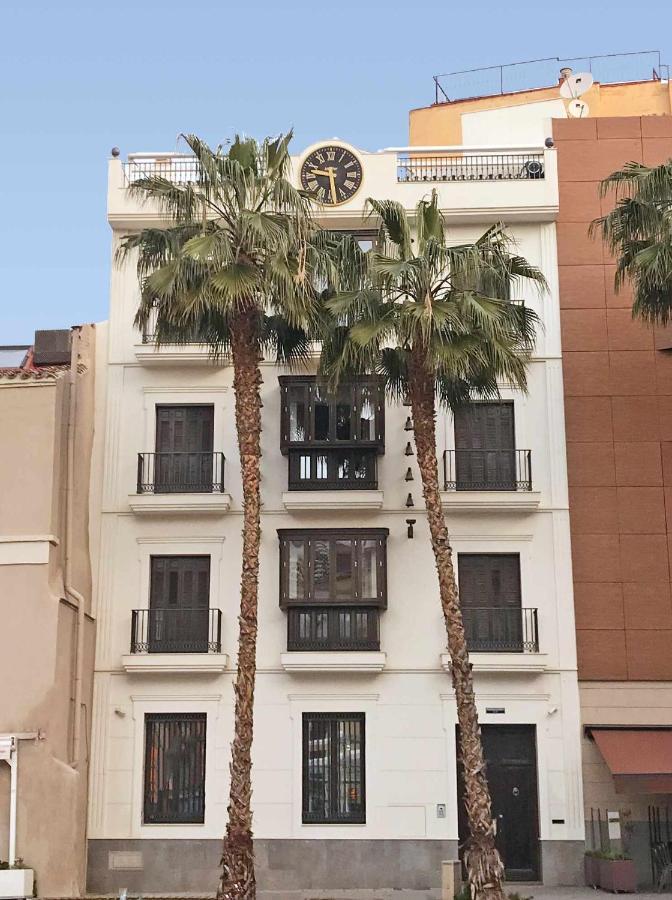 The Clock House Luxury Urban Suites Málaga Oda fotoğraf