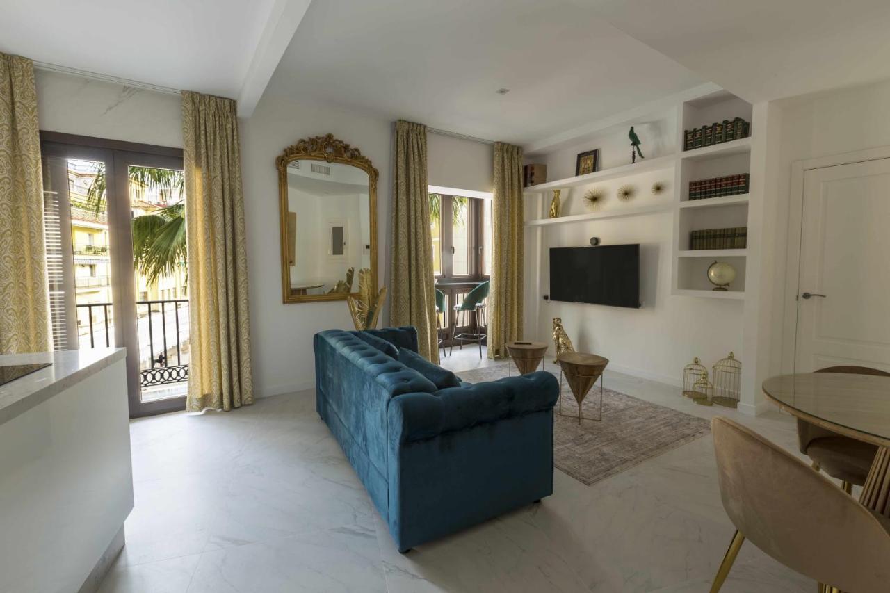 The Clock House Luxury Urban Suites Málaga Oda fotoğraf