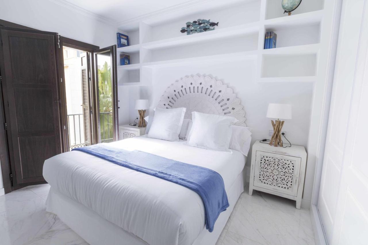 The Clock House Luxury Urban Suites Málaga Oda fotoğraf
