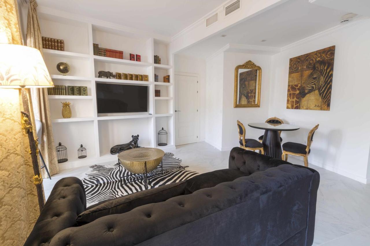 The Clock House Luxury Urban Suites Málaga Oda fotoğraf